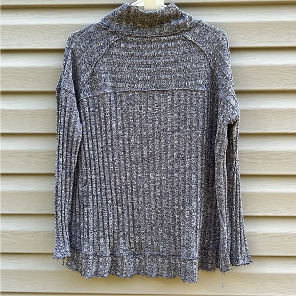 Free People Ribbed Blue Boxy Mock Neck Sweater size Medium - Picture 5 of 5